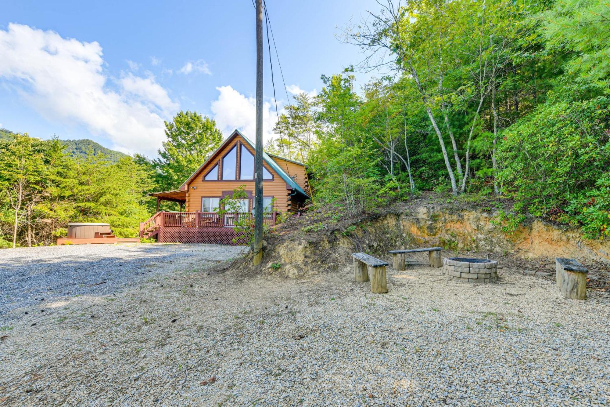 Bryson City Cabin Rental With Views And Hot Tub Exterior photo